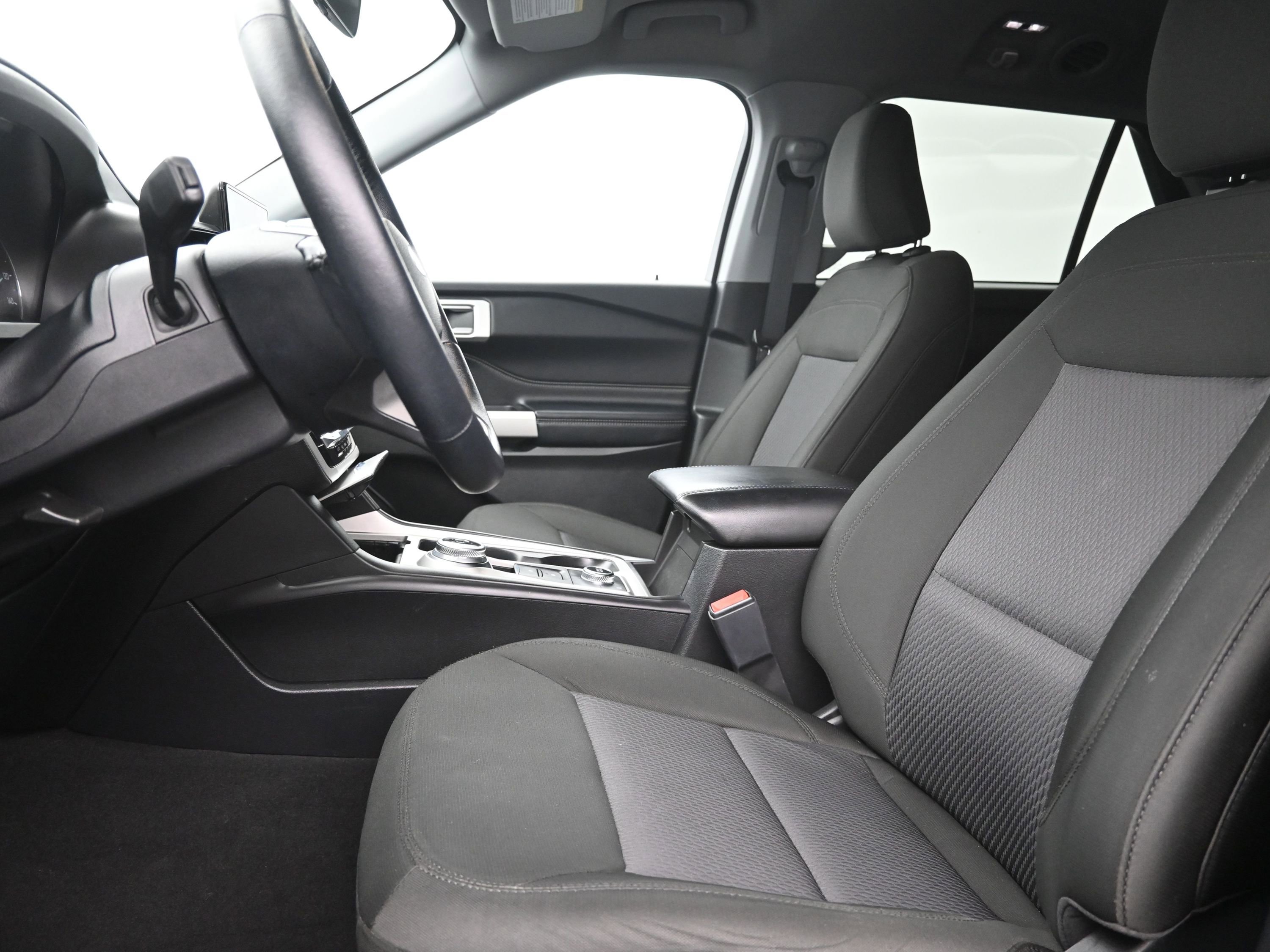 Used 2022 Ford Explorer XLT image 11