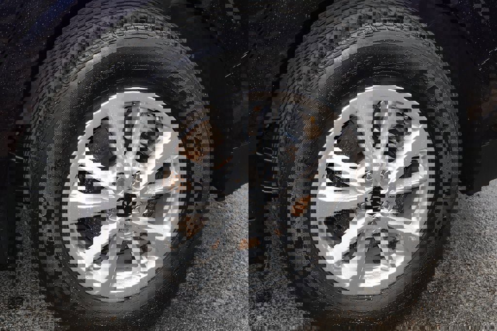 Used 2023 Kia Carnival LX image 7