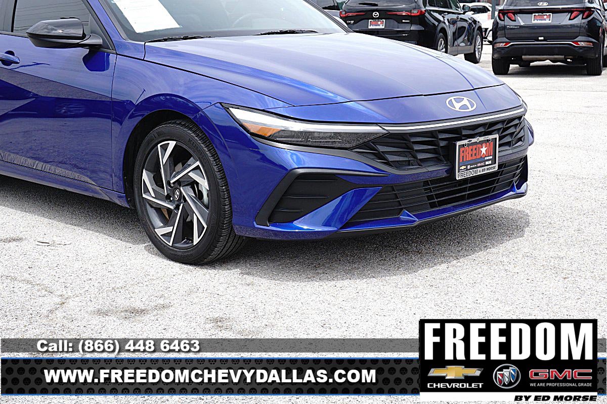 Used 2025 Hyundai Elantra Sport FWD image 39