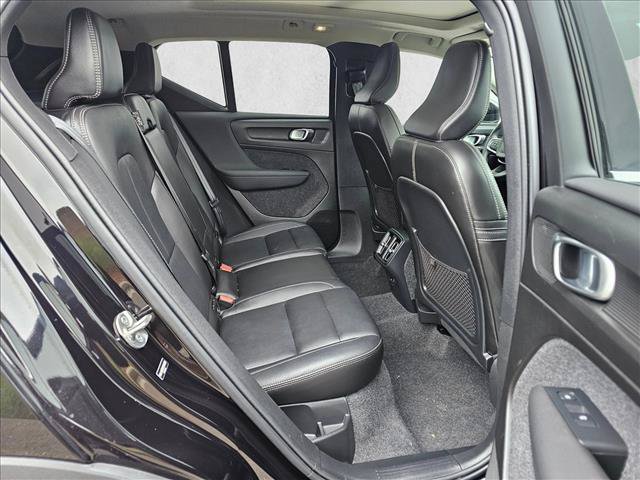 Used 2025 Volvo XC40 B5 Plus AWD/4WD image 11