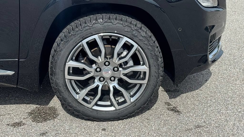 Used 2022 GMC Terrain Denali w/ Denali Premium Package AWD/4WD image 7