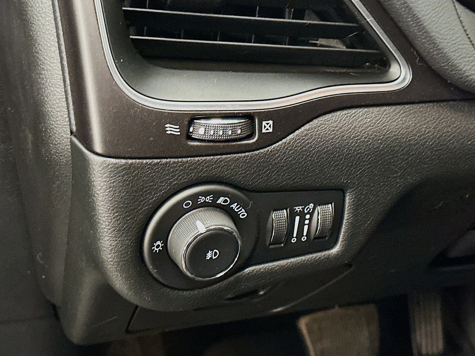 Used 2021 Jeep Cherokee Trailhawk image 17