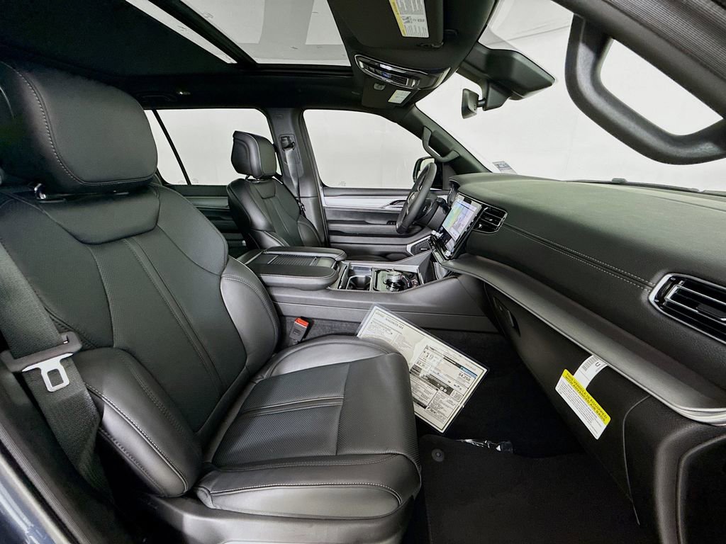 New 2025 Jeep Wagoneer 4WD image 31