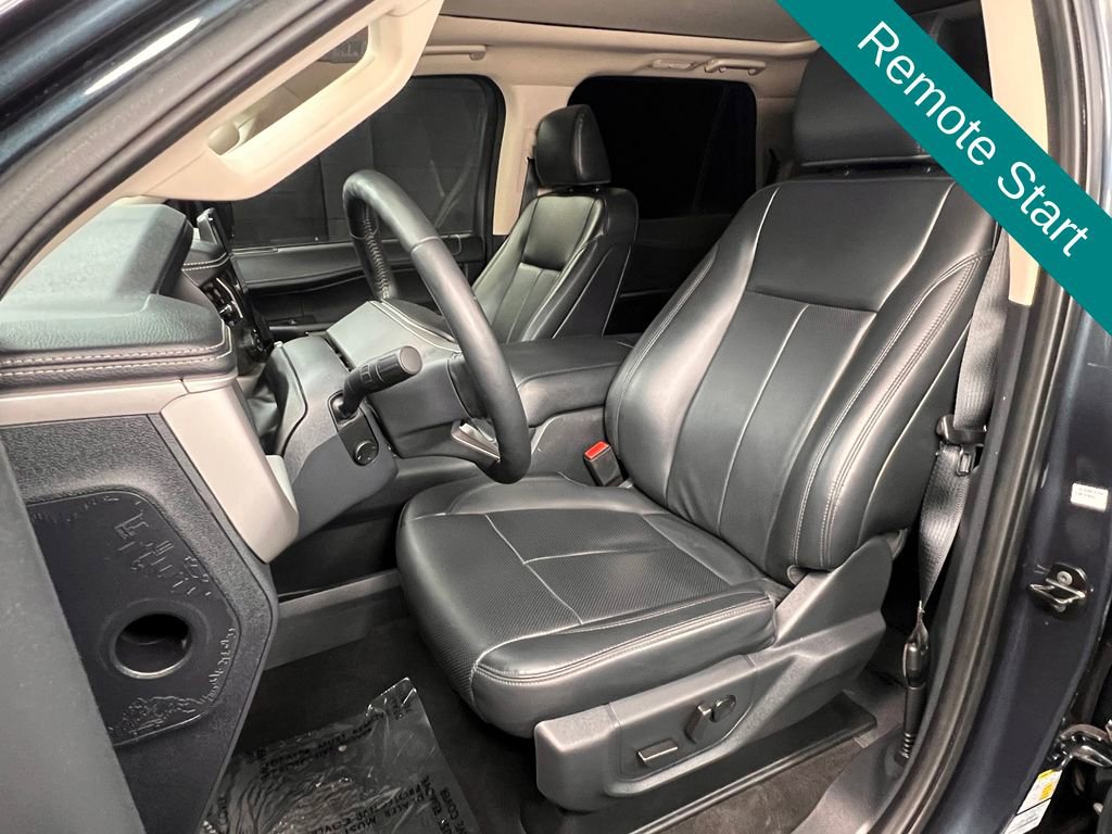Used 2024 Ford Expedition XLT image 4