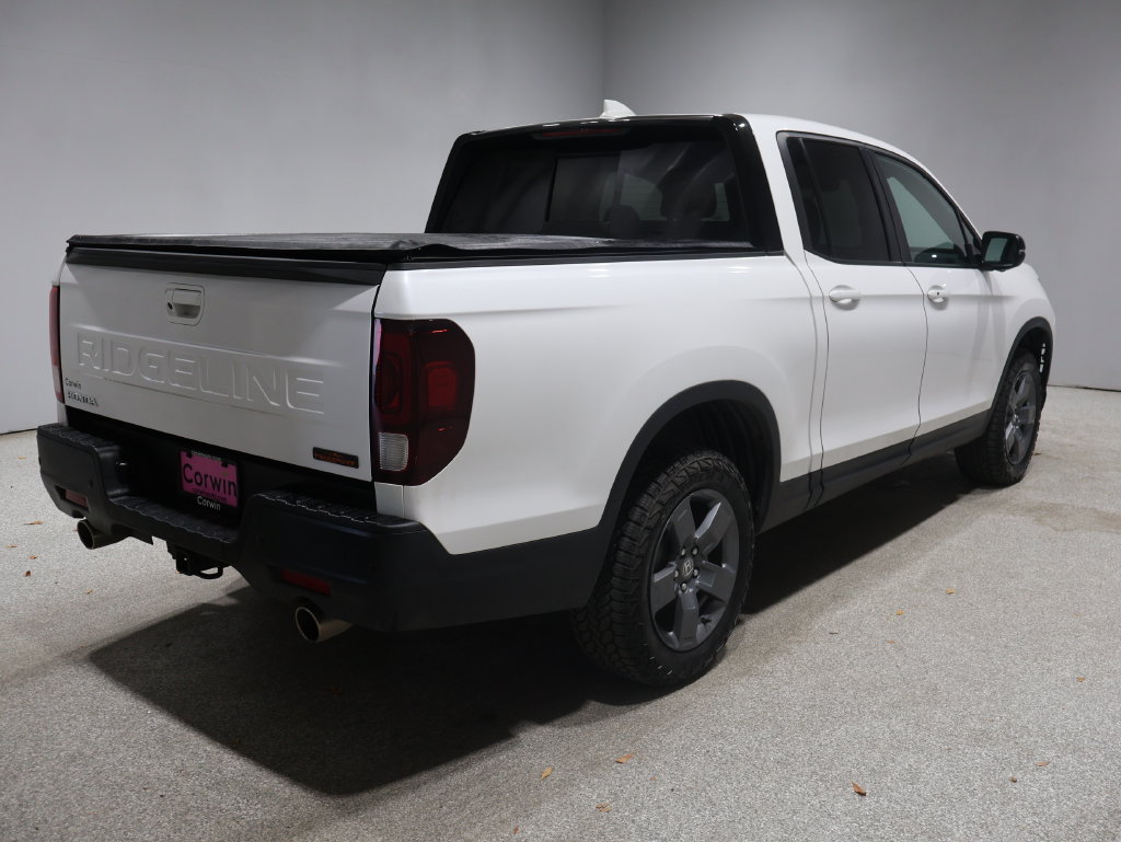 Used 2025 Honda Ridgeline TrailSport image 2
