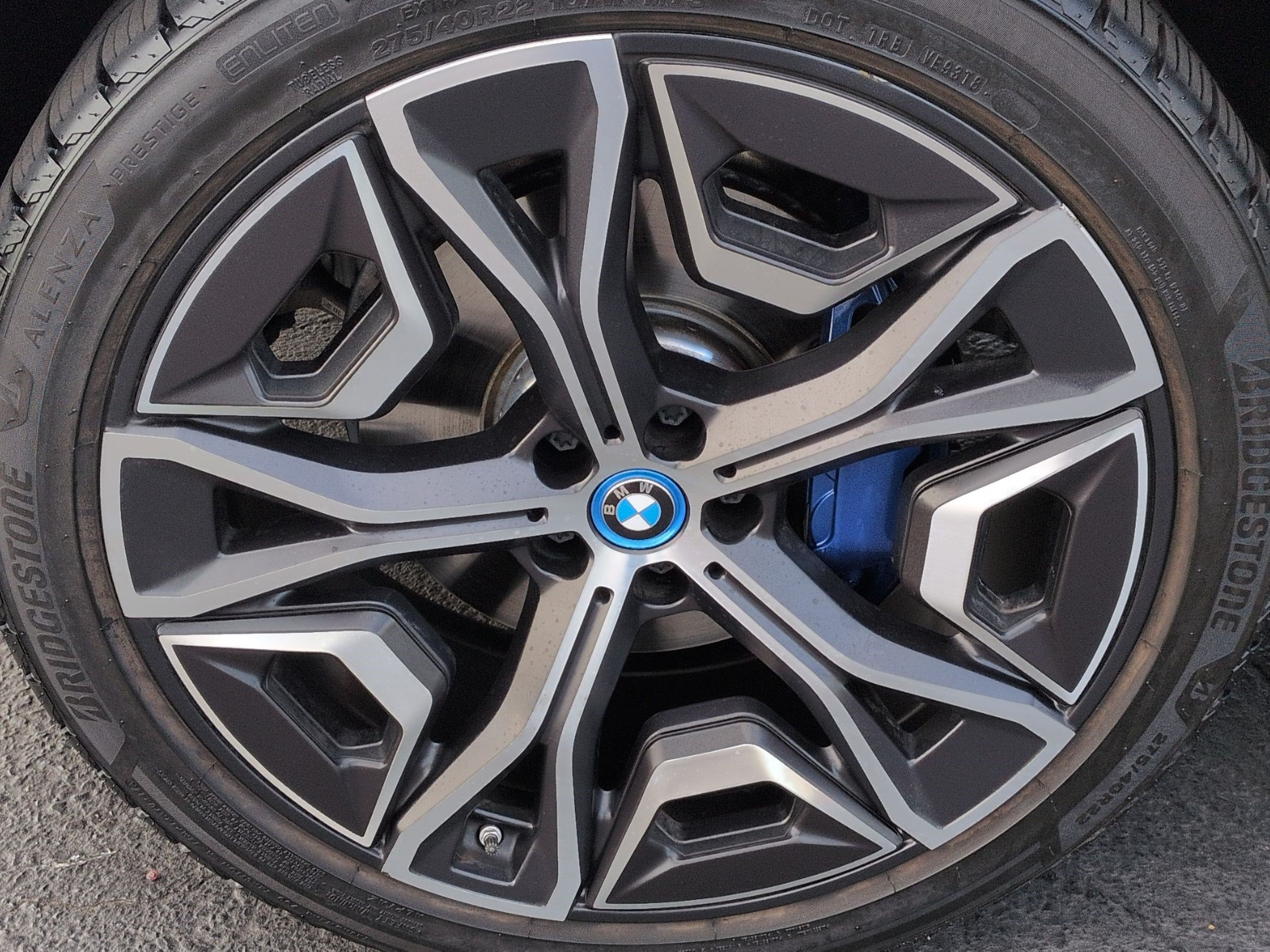 Certified 2025 BMW iX xDrive50 w/ Premium Package AWD/4WD image 13
