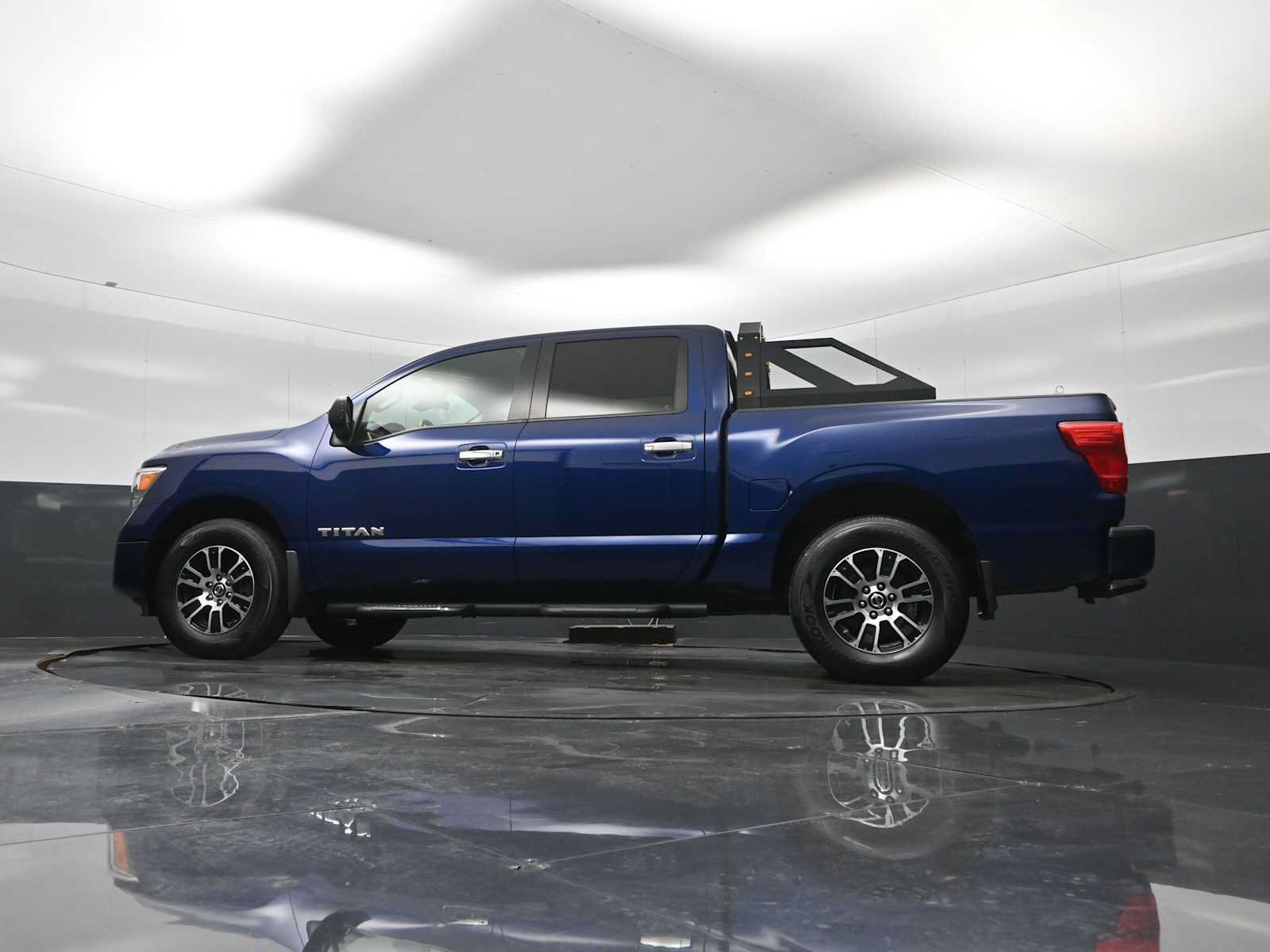 Used 2021 Nissan Titan SV w/ Accessory Utility Package AWD/4WD image 27