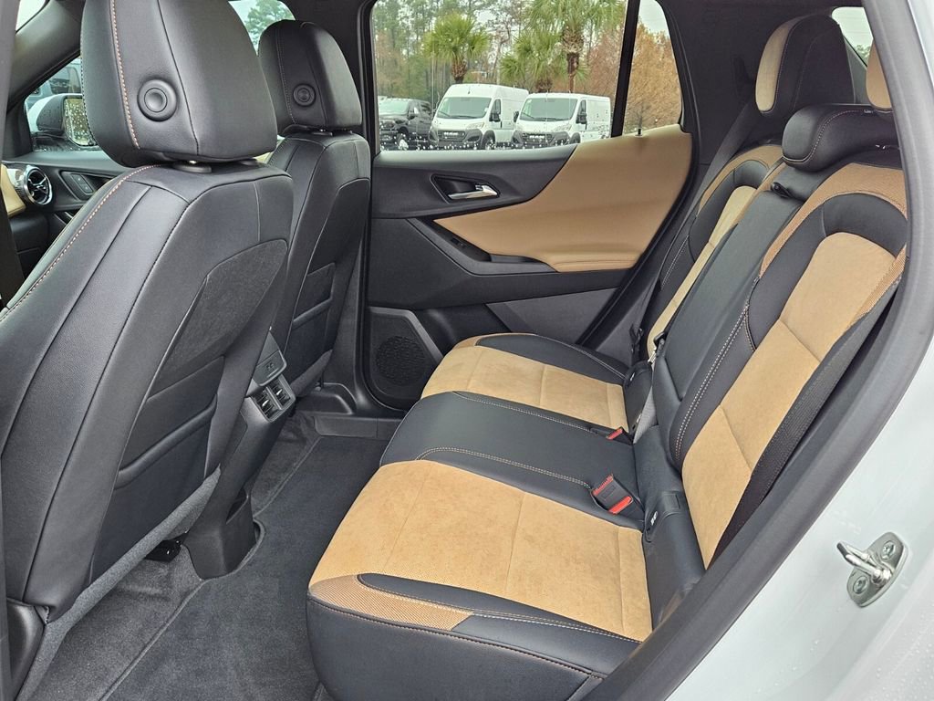 Used 2025 Chevrolet Equinox ACTIV w/ Safety and Technology Package image 11