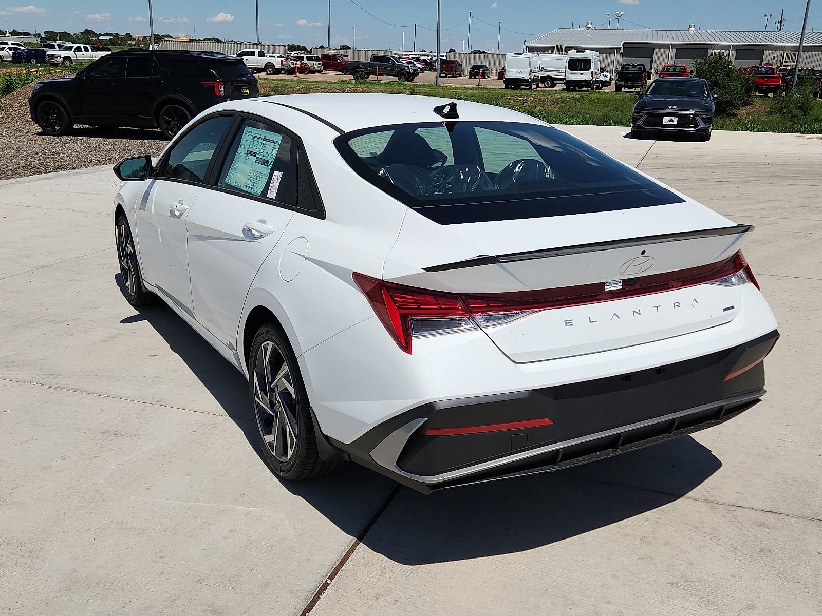 New 2025 Hyundai Elantra SEL FWD image 3
