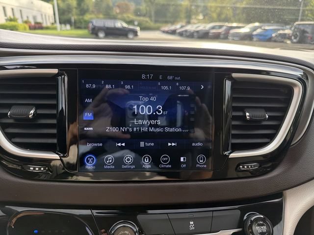 Used 2017 Chrysler Pacifica Touring w/ Tire & Wheel Group FWD image 20