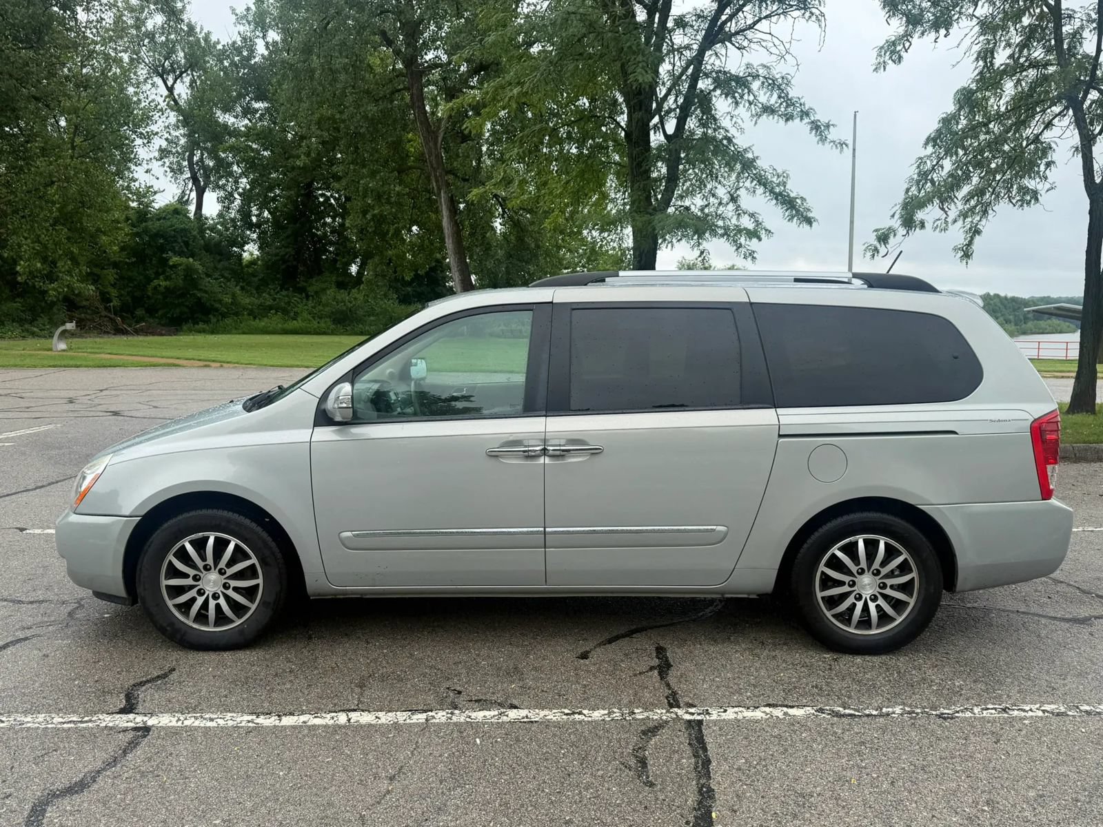 Used 2012 Kia Sedona EX w/ Luxury Pkg FWD image 8