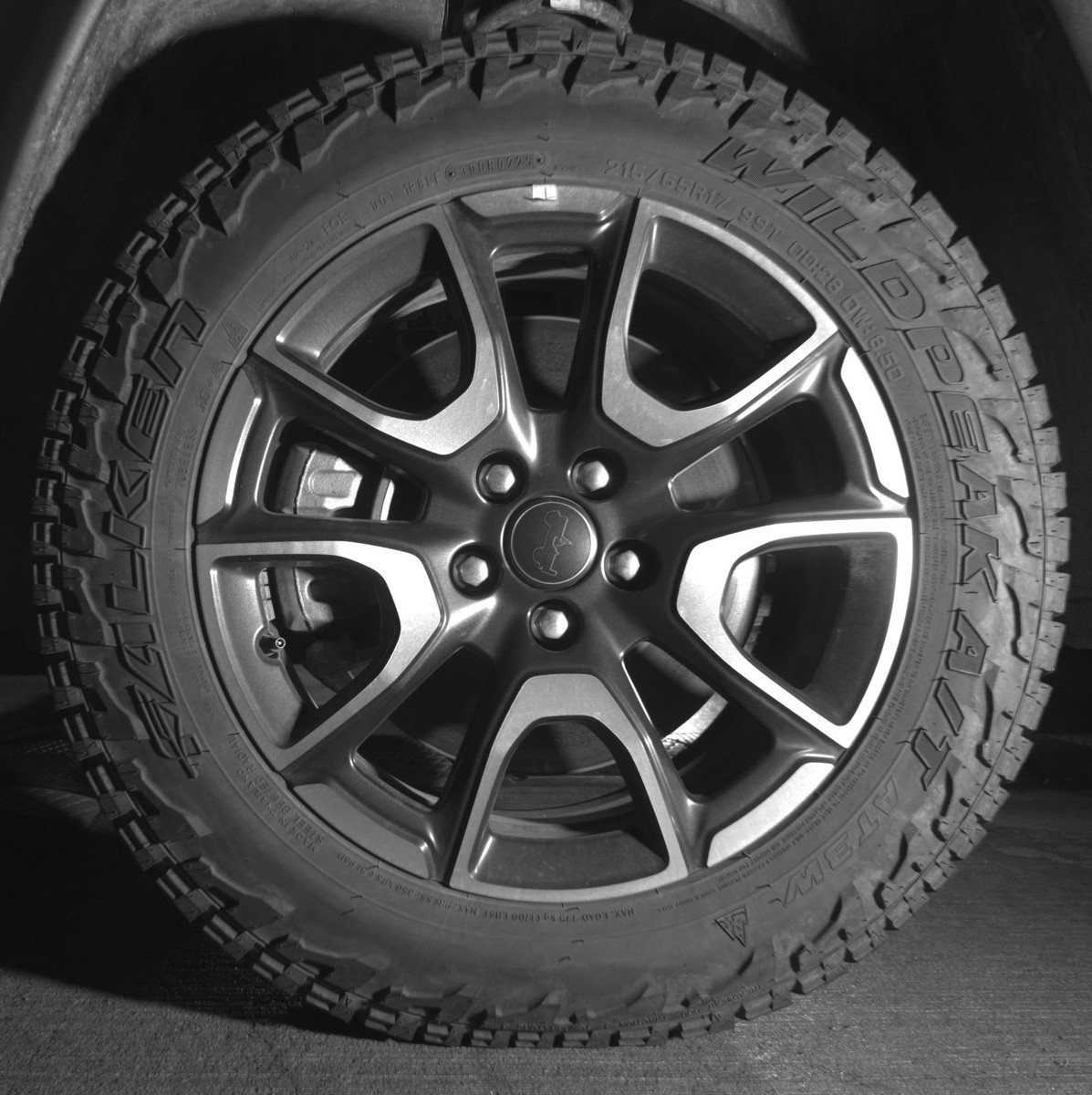 Used 2025 Jeep Compass Trailhawk image 12