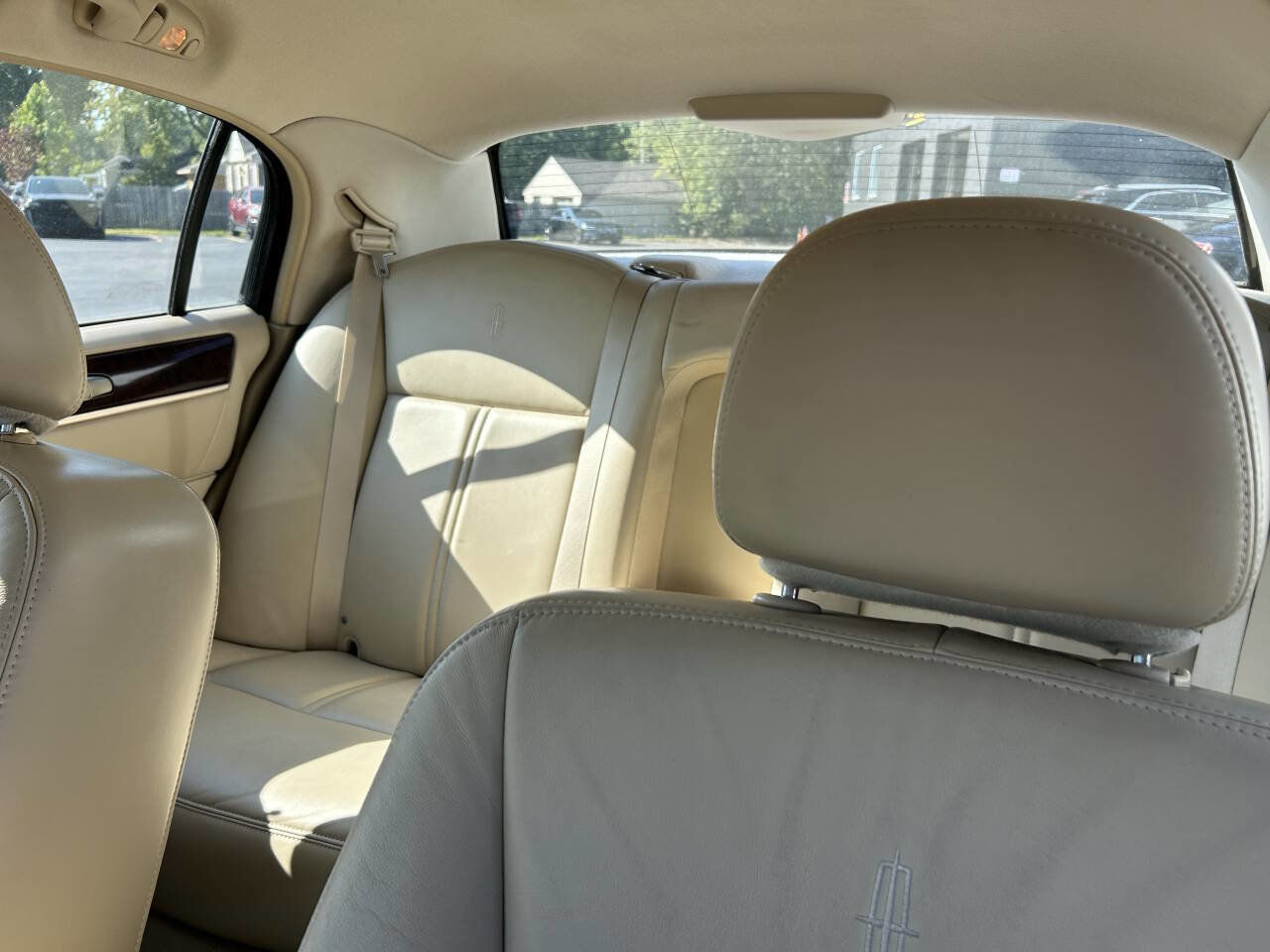 Used 2008 Lincoln Town Car Signature Limited image 7