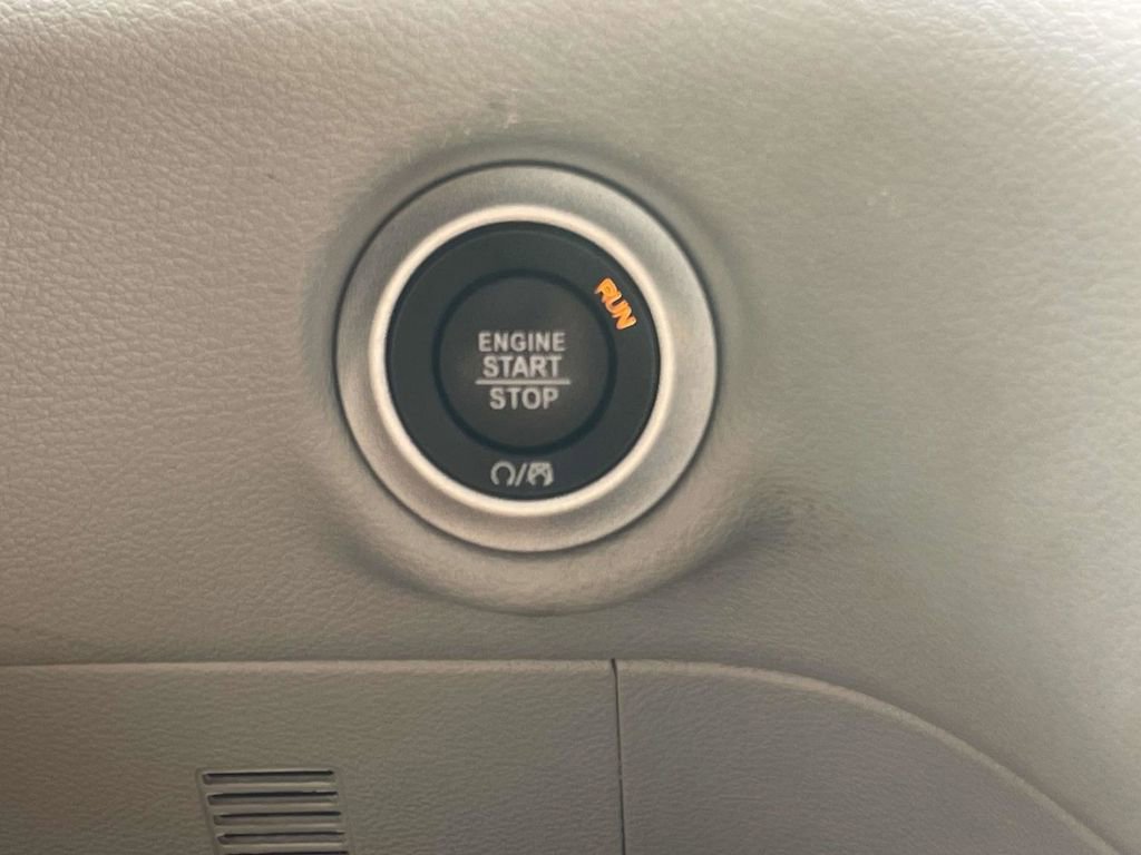 Certified 2023 Chrysler Pacifica Touring-L image 33