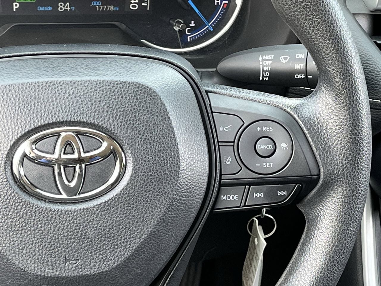 Used 2024 Toyota RAV4 LE AWD/4WD image 16