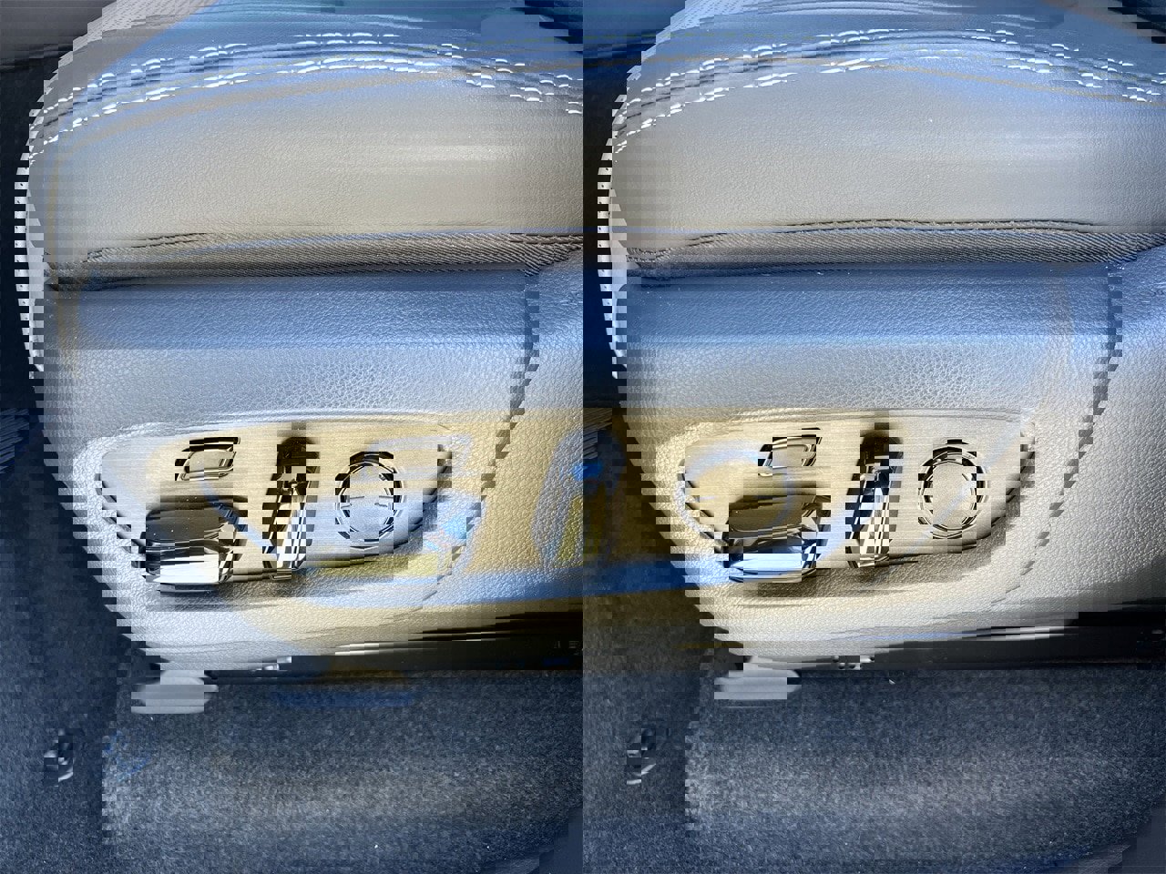 Used 2025 Lexus GX 550 w/ Cold Area Package image 25