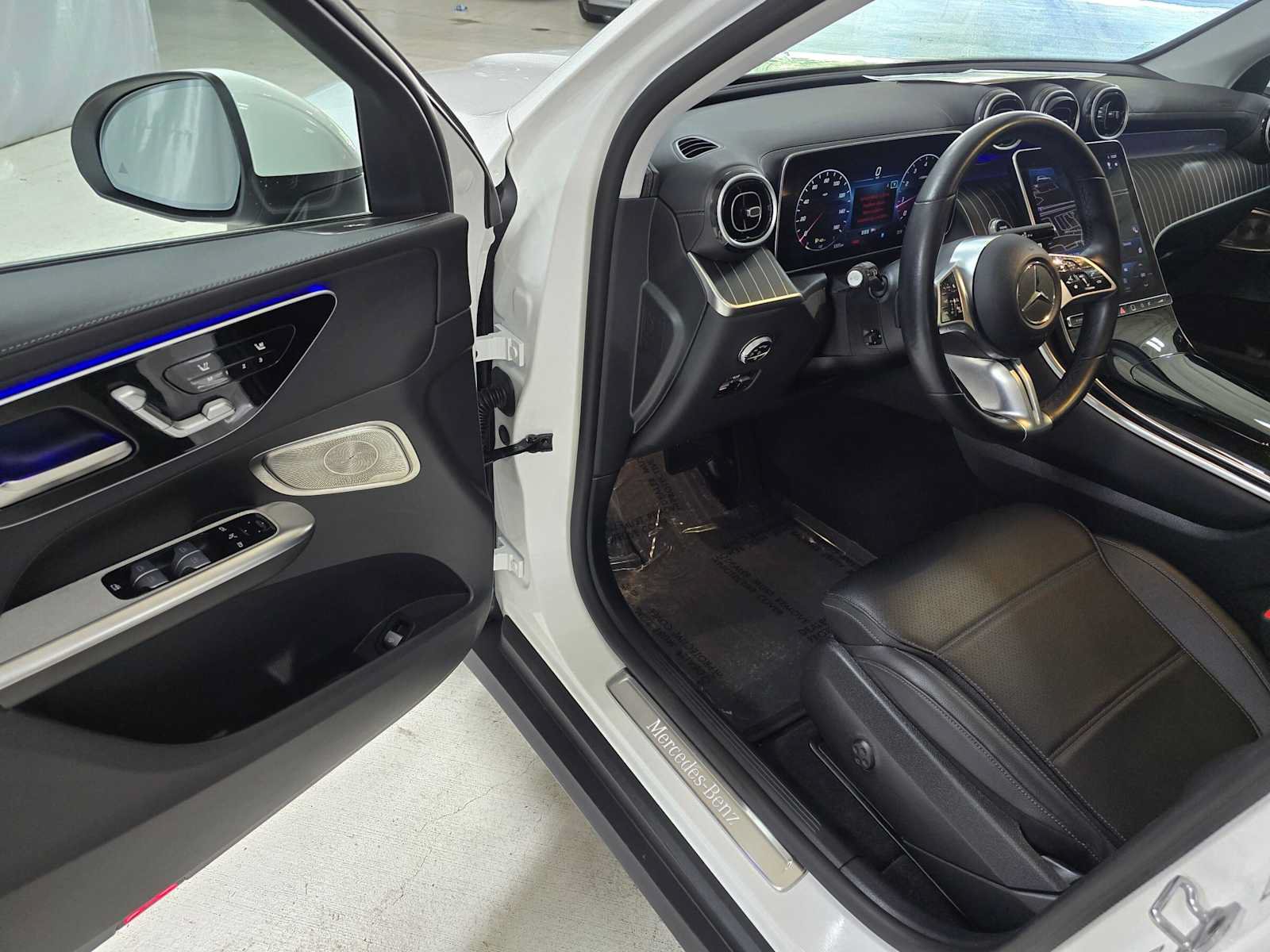 Used 2024 Mercedes-Benz GLC 300 4MATIC image 19