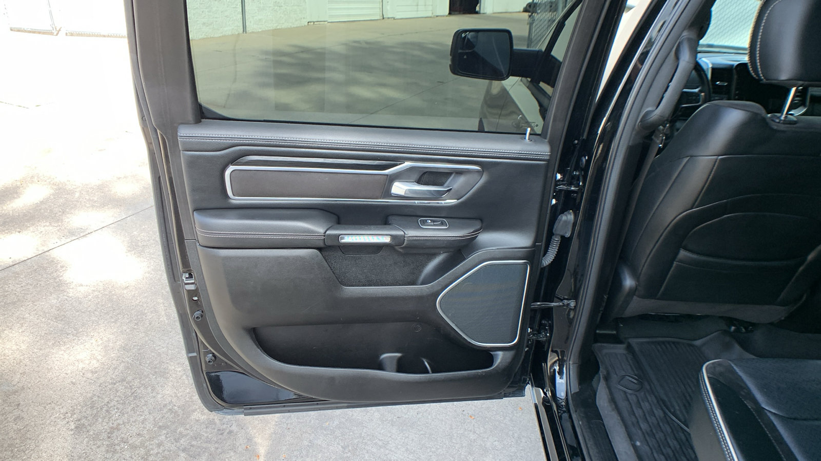 Used 2023 RAM 1500 Laramie AWD/4WD image 25