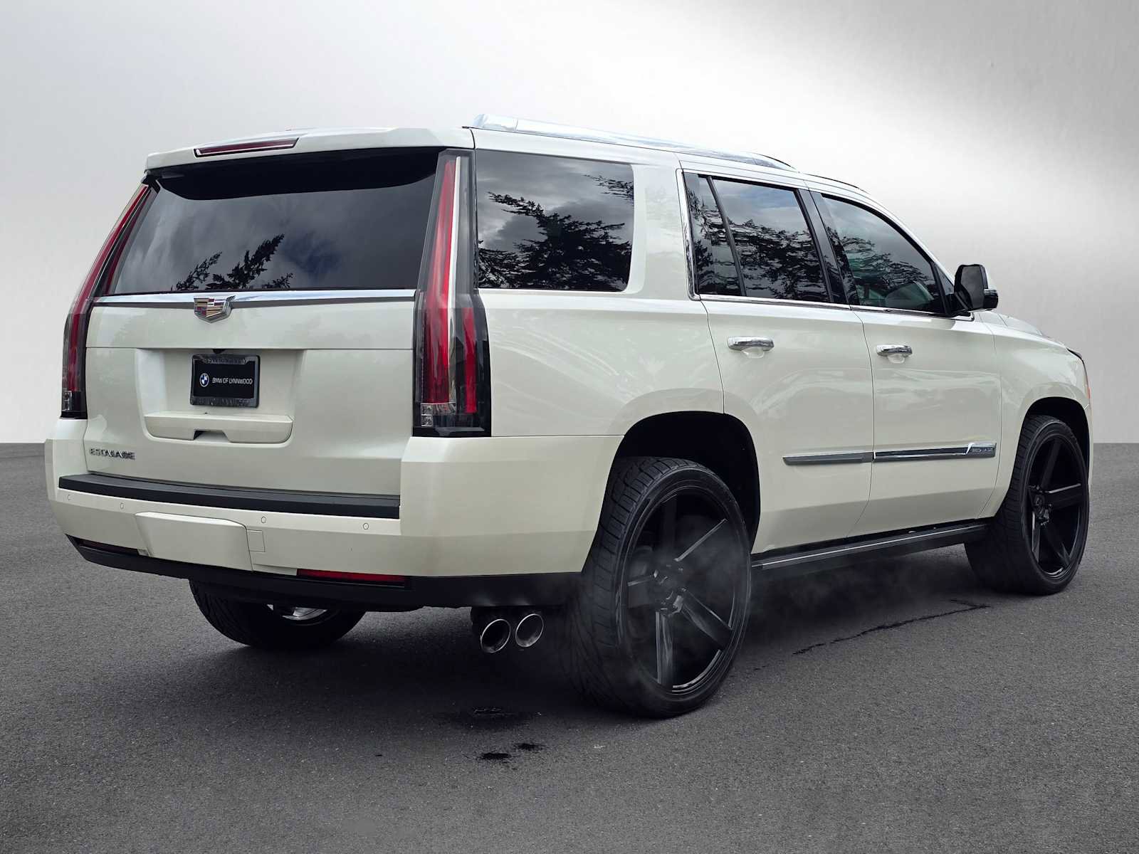 Used 2015 Cadillac Escalade Premium AWD/4WD image 3