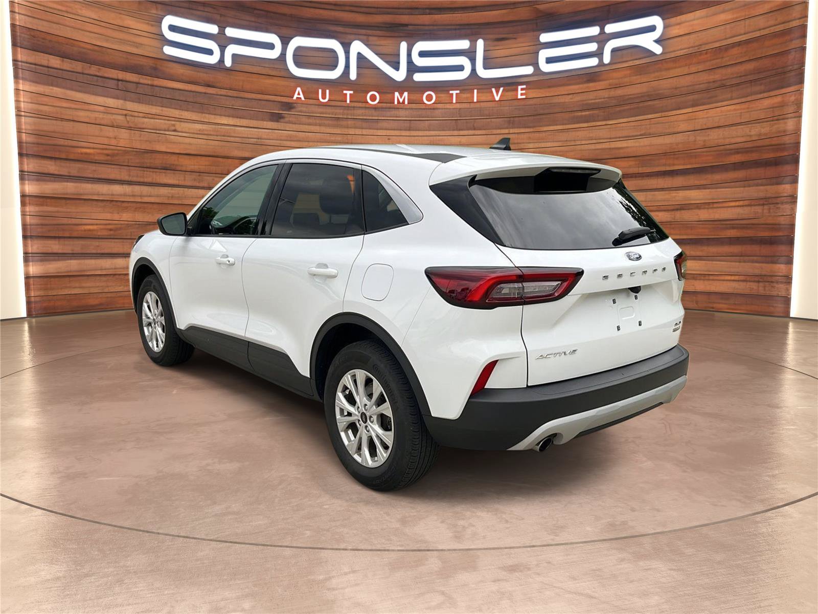 Certified 2024 Ford Escape Active AWD/4WD image 3
