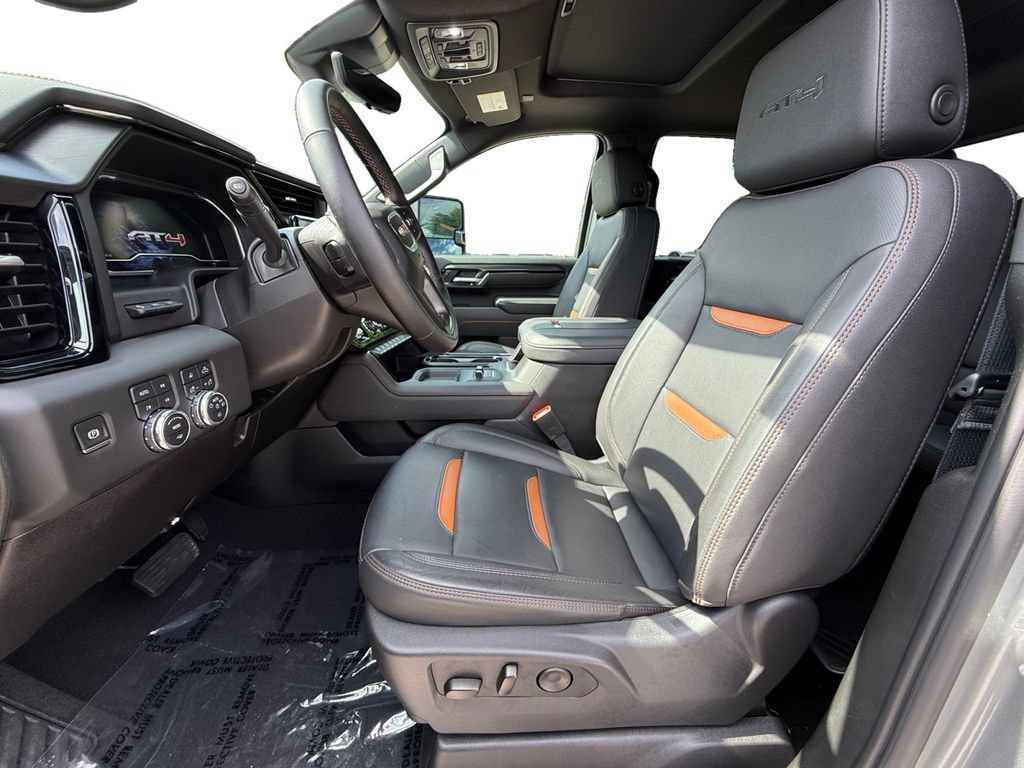 Used 2025 GMC Sierra 2500 AT4 w/ AT4 Premium Plus Package AWD/4WD image 9