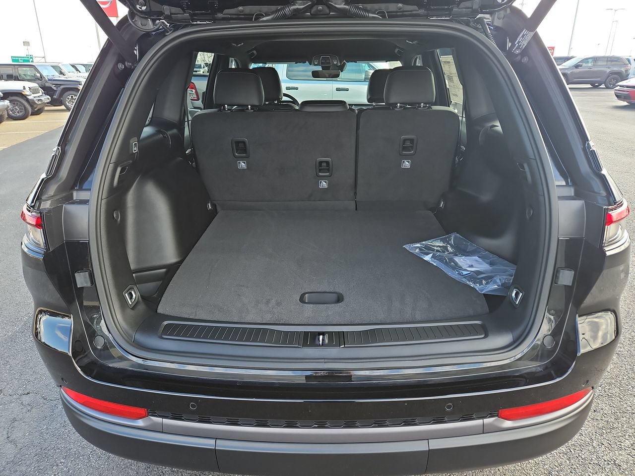 New 2026 Jeep Grand Cherokee Altitude AWD/4WD image 11