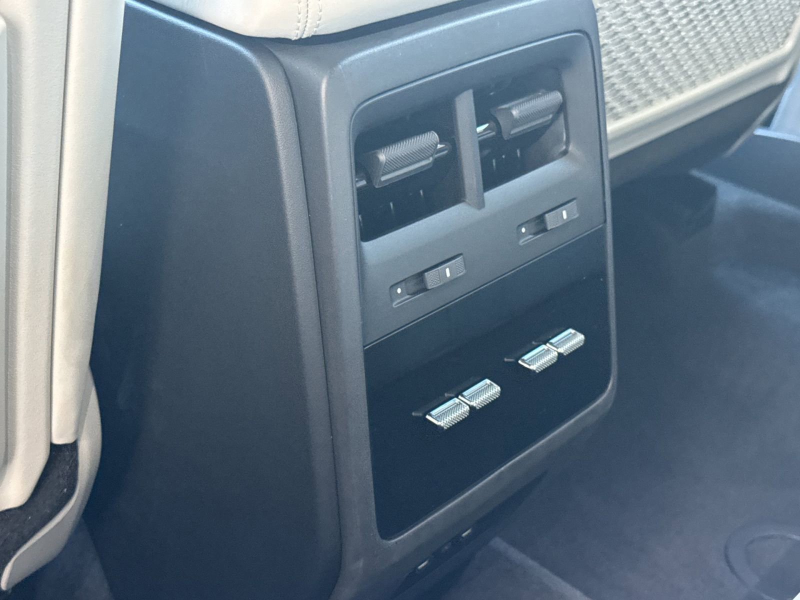 Used 2025 Porsche Macan 4 Electric image 15