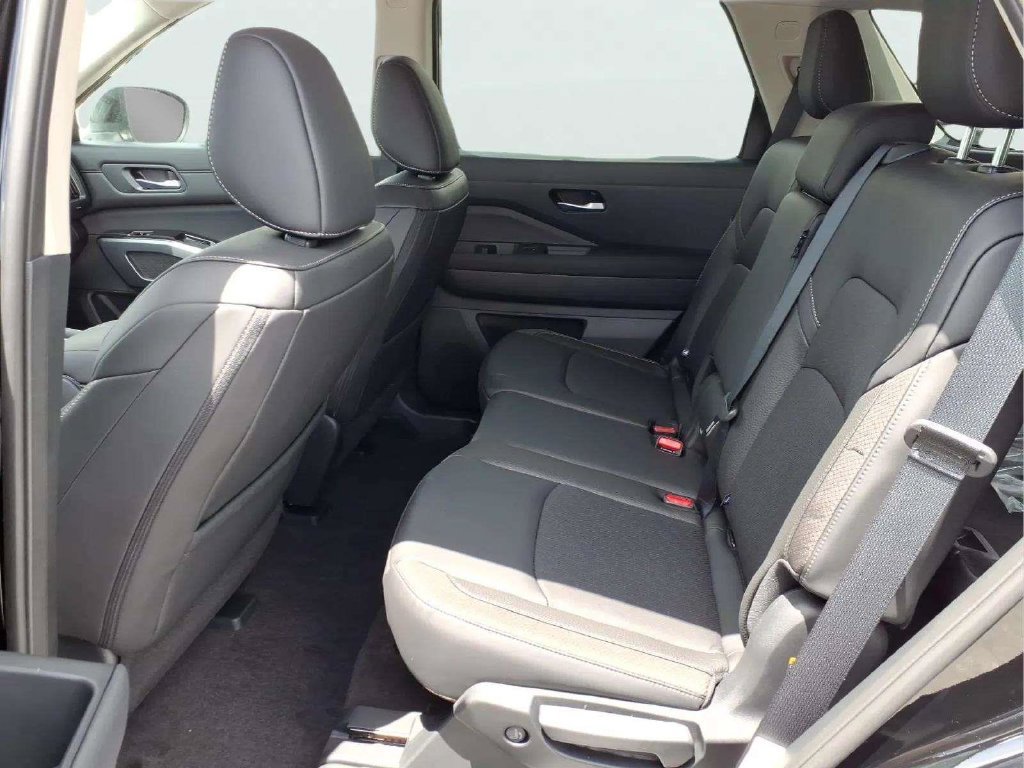 New 2026 Nissan Pathfinder SL FWD image 14