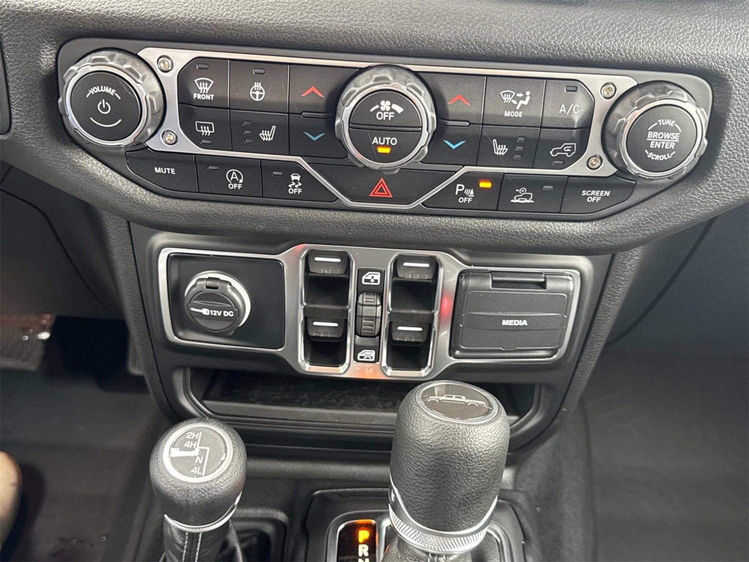 New 2025 Jeep Gladiator Sport image 30