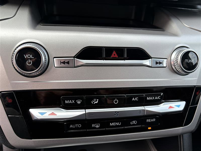 Used 2022 Ford Explorer XLT image 14