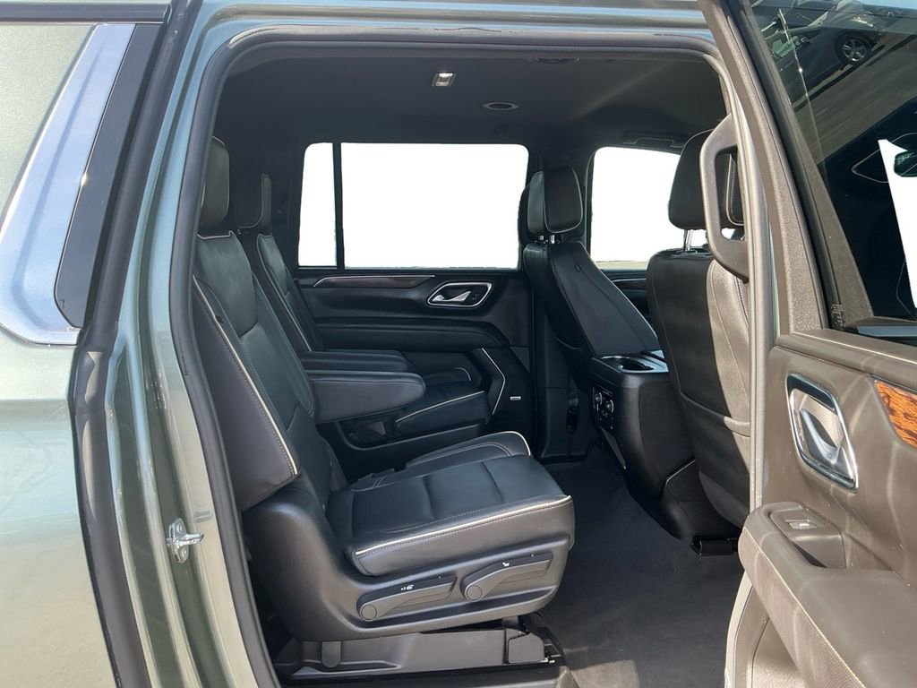 Used 2023 Chevrolet Suburban Premier AWD/4WD image 23