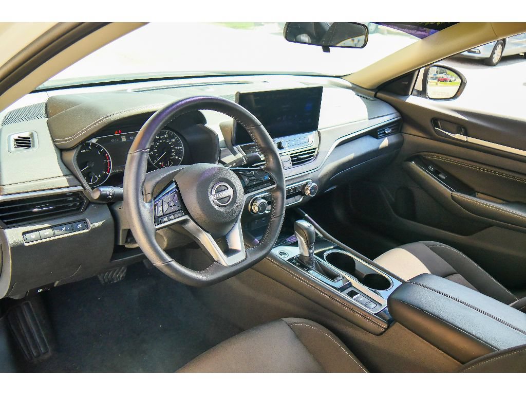 Used 2023 Nissan Altima 2.5 SV w/ SV Premium Package AWD/4WD image 13
