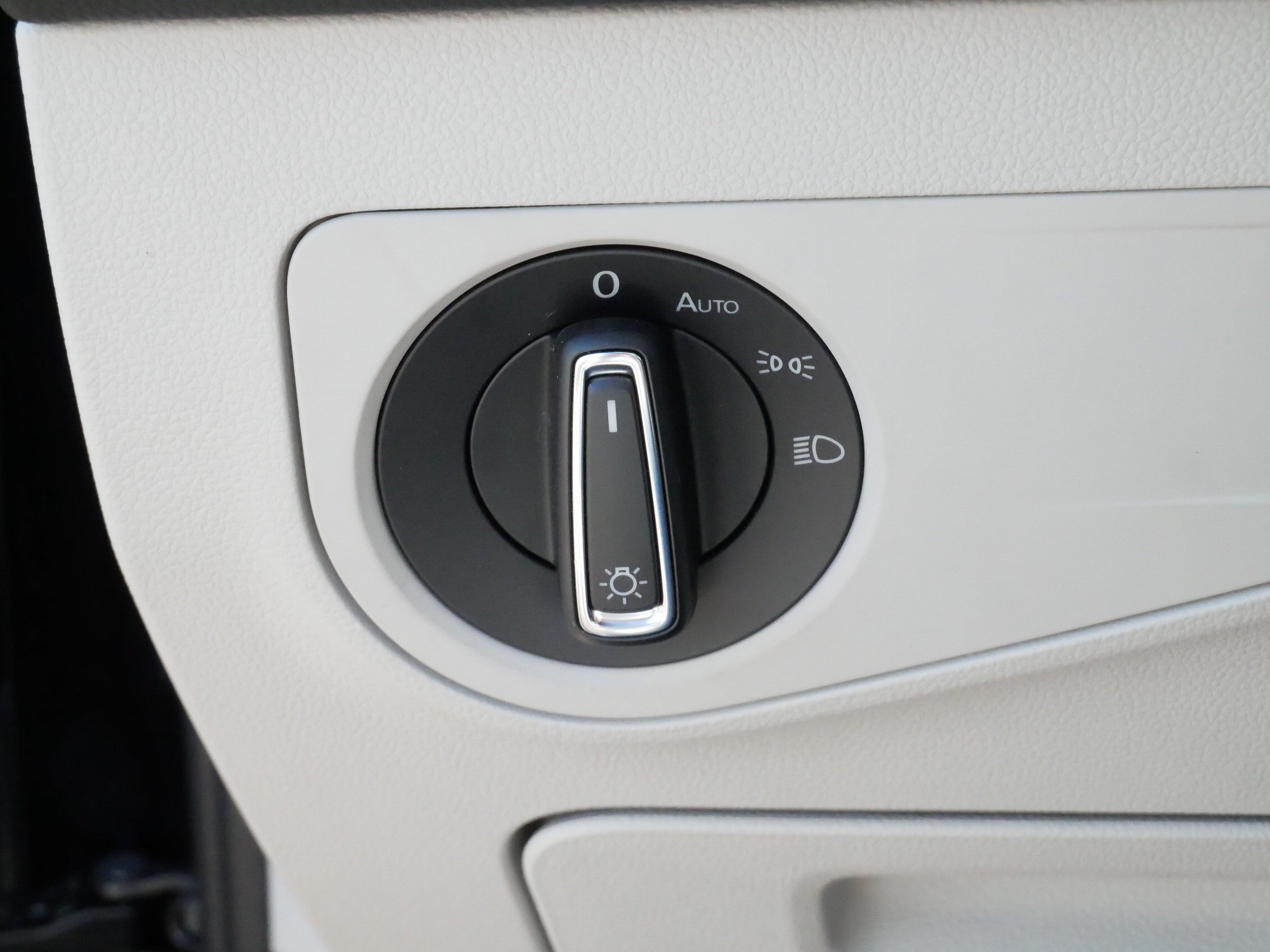 Certified 2024 Volkswagen Tiguan SE R-Line FWD image 26