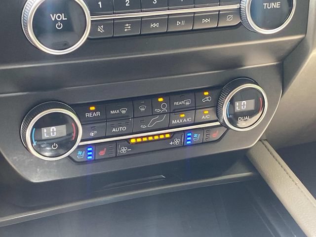 Used 2020 Ford Expedition XLT w/ Equipment Group 202A AWD/4WD image 26