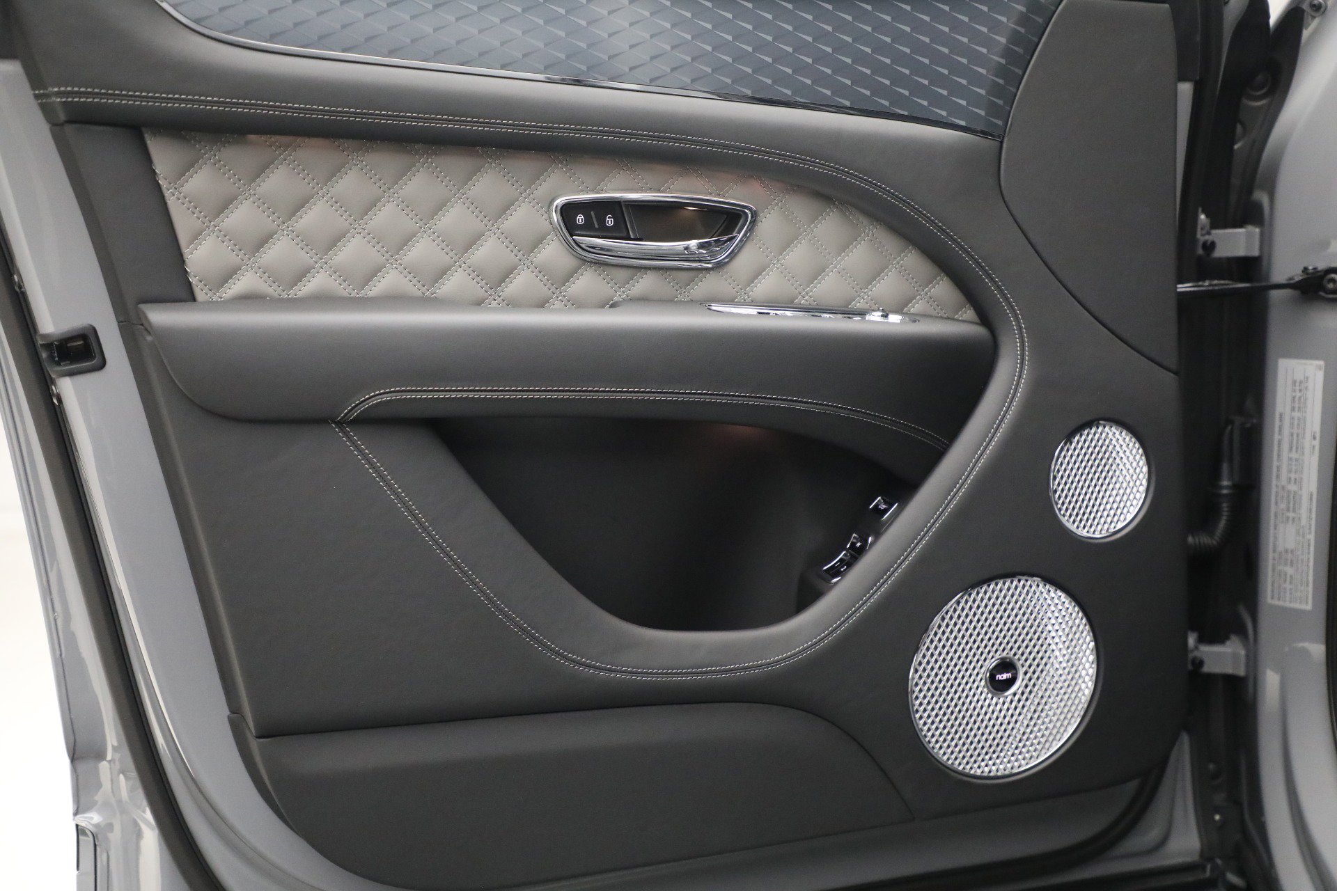 New 2024 Bentley Bentayga image 17