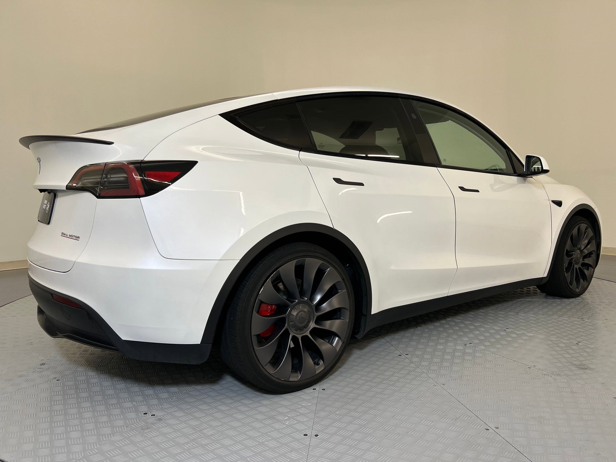 Used 2025 Tesla Model Y Performance image 9