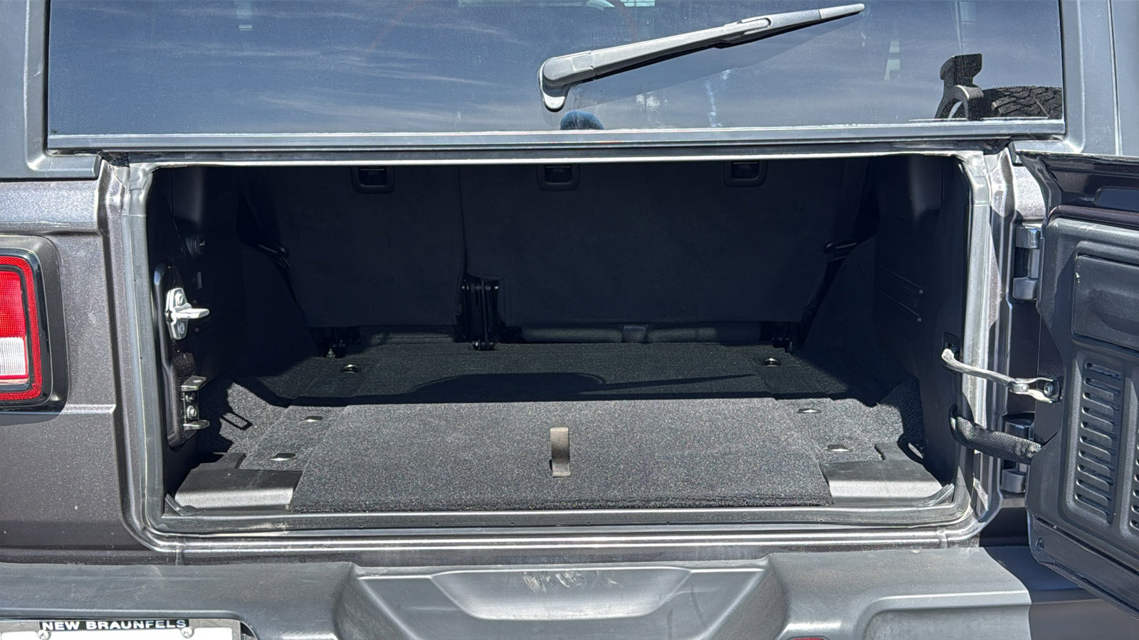 Used 2021 Jeep Wrangler Unlimited Sahara image 25