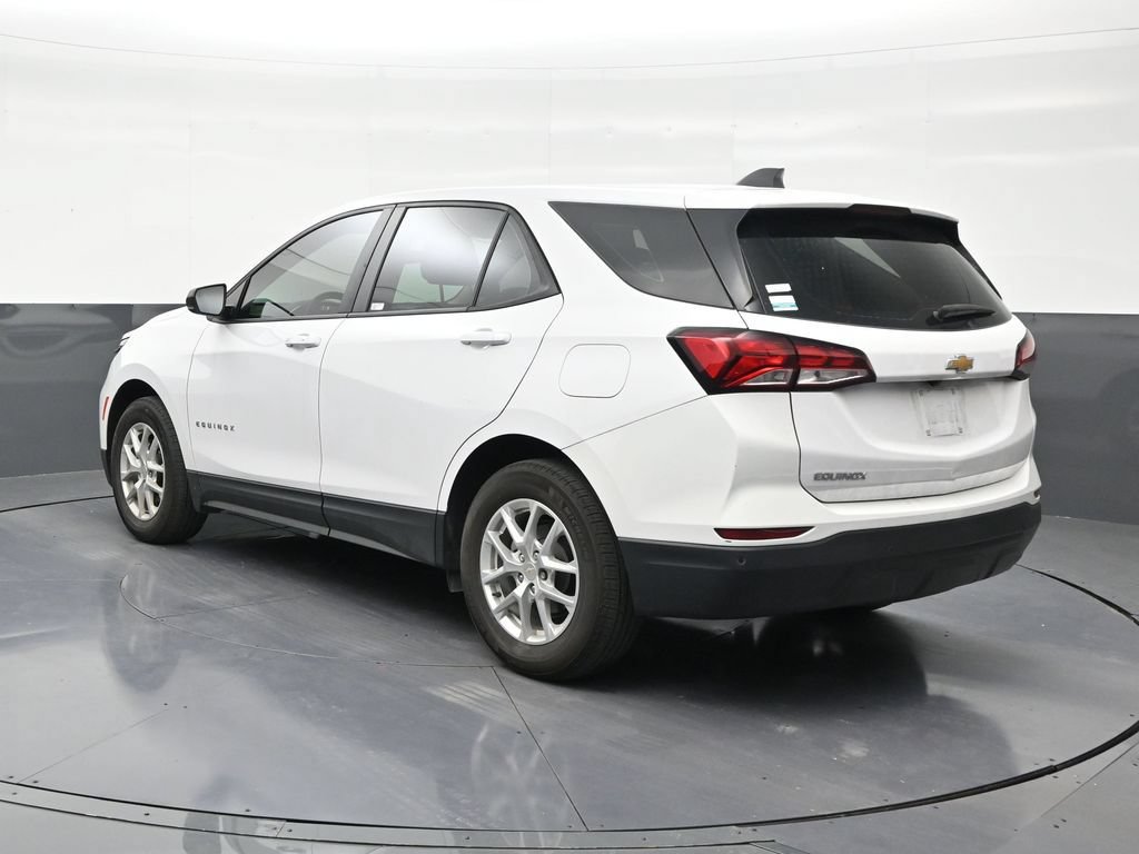 Used 2024 Chevrolet Equinox LS w/ Driver Confidence II Package FWD image 3