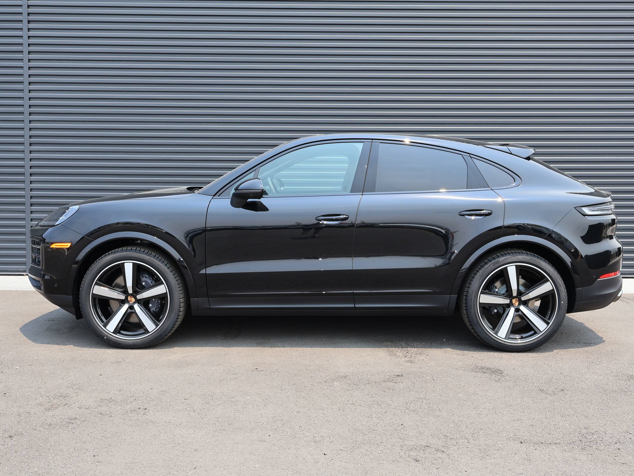 New 2026 Porsche Cayenne Coupe AWD/4WD image 2