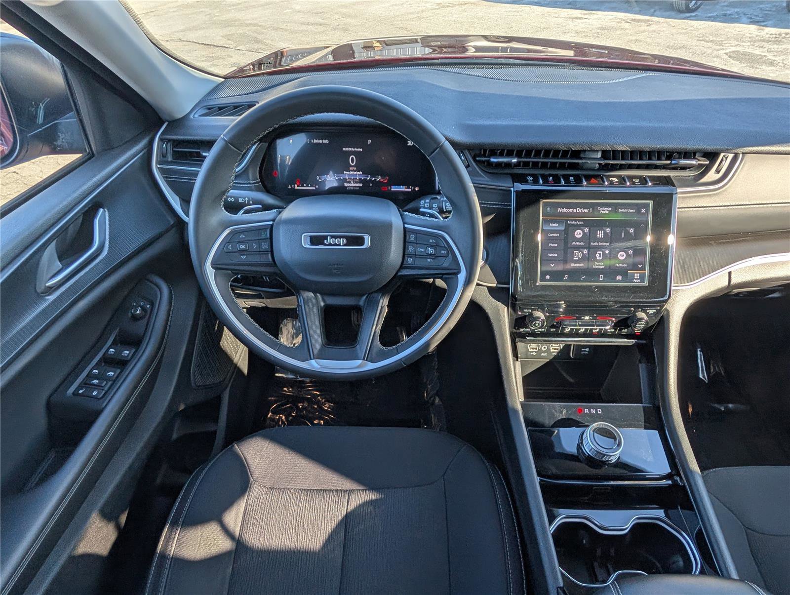 Used 2023 Jeep Grand Cherokee Laredo X image 16