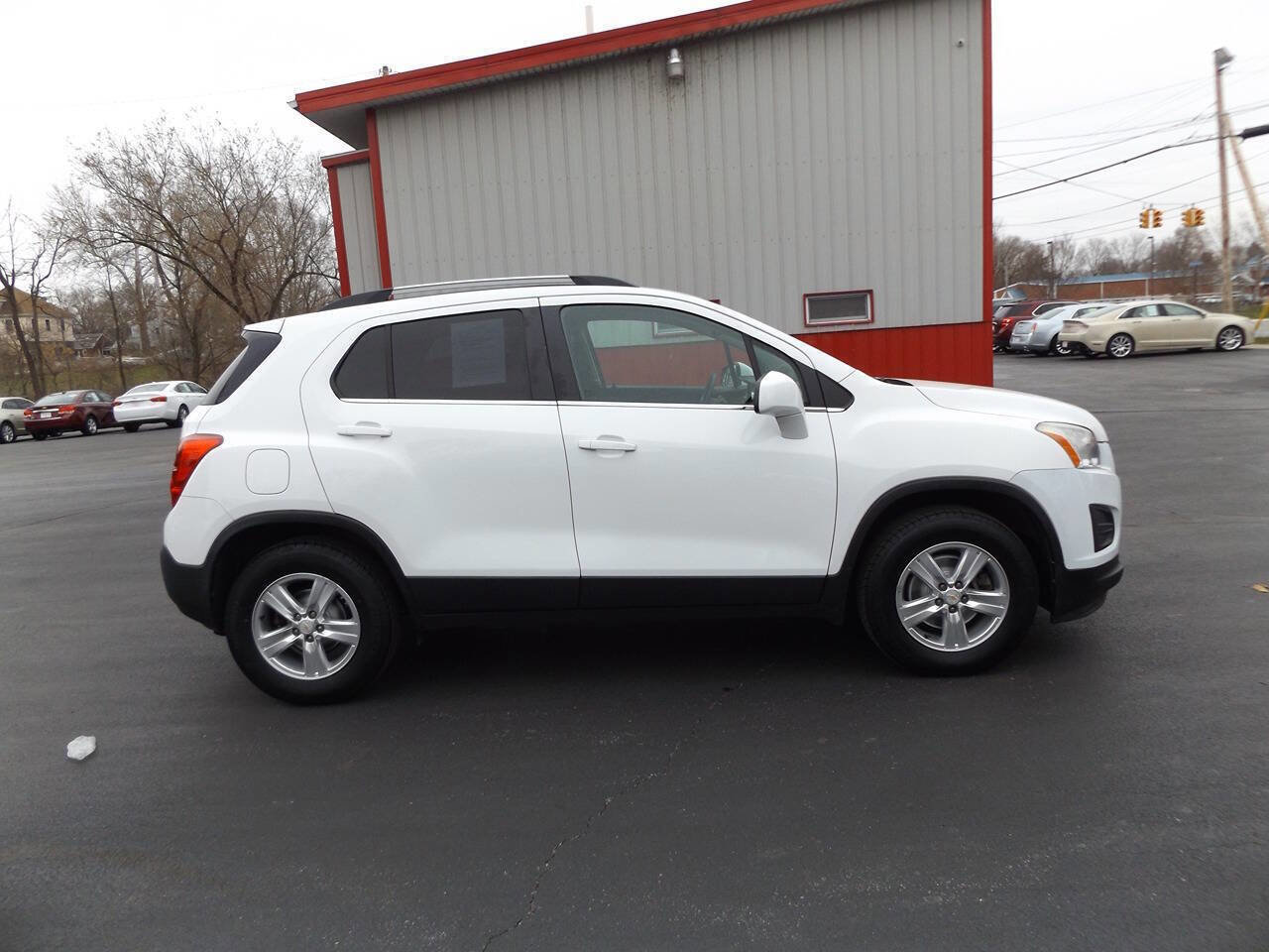 Used 2016 Chevrolet Trax LT w/ LT Sun and Sound Package image 5