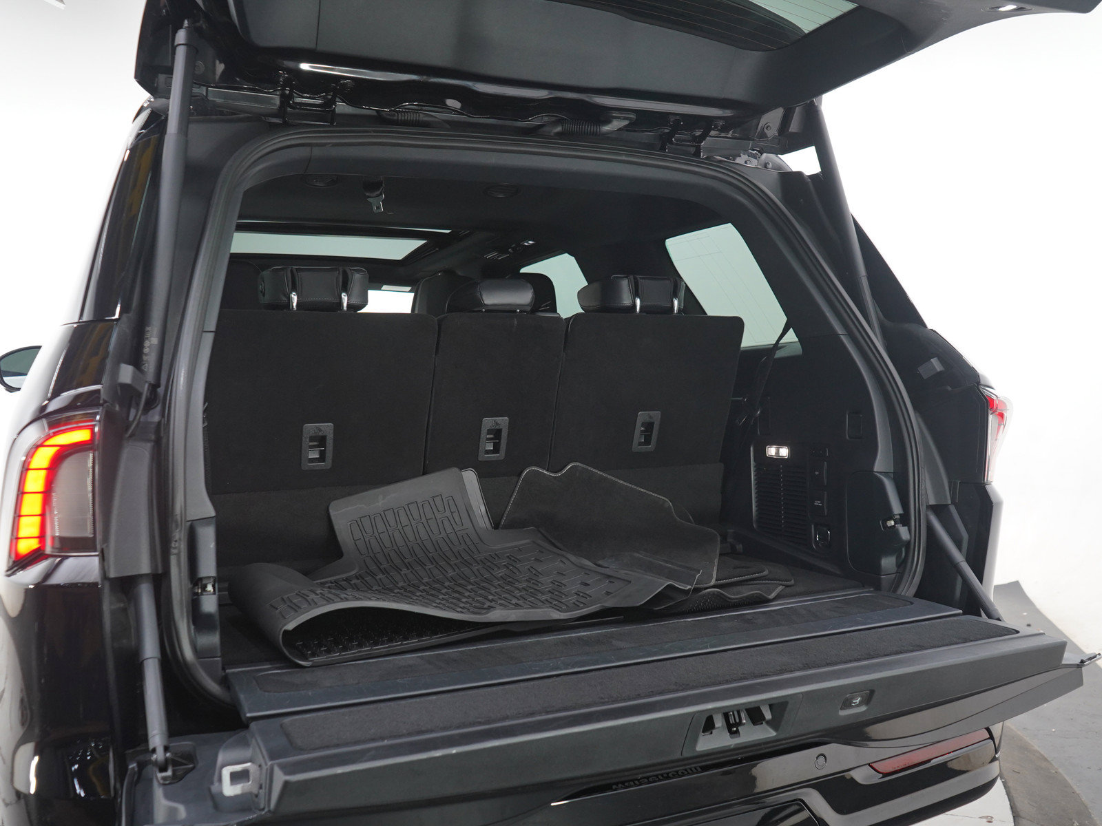 Used 2025 Lincoln Navigator Reserve w/ Jet Appearance Package AWD/4WD image 9