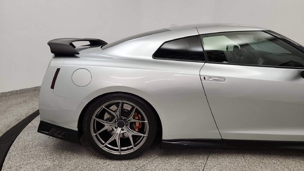 Used 2020 Nissan GT-R Premium AWD/4WD image 24