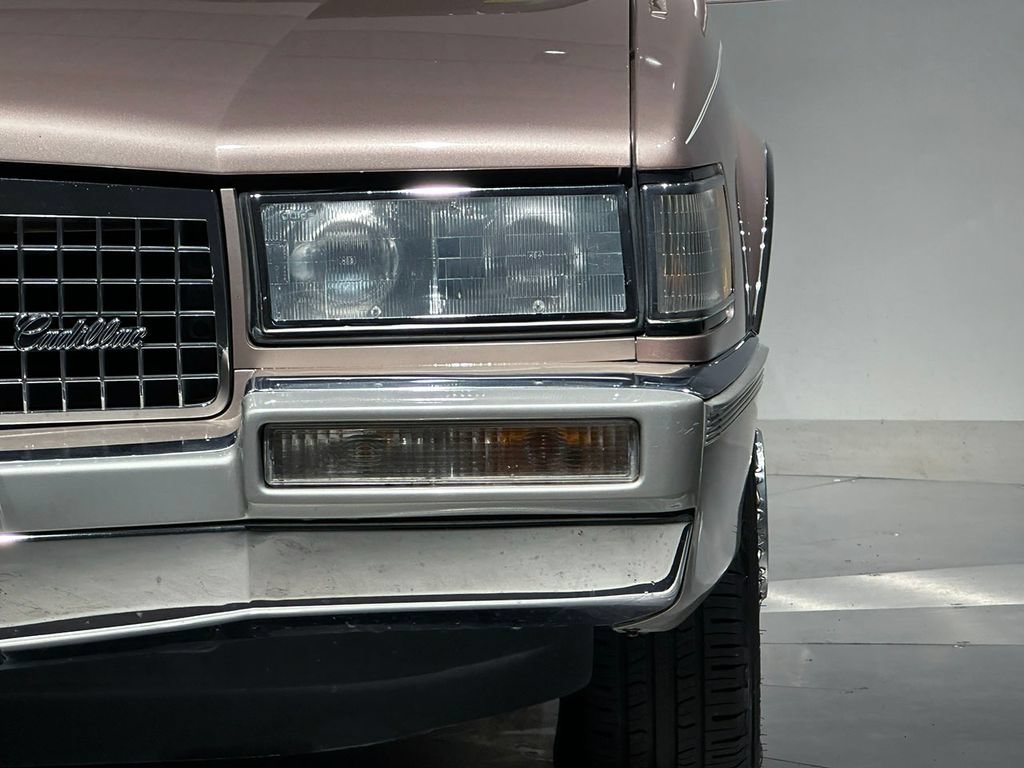 Used 1989 Cadillac De Ville Sedan FWD image 4
