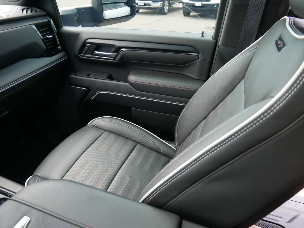 Used 2025 GMC Sierra 2500 AT4X AWD/4WD image 17