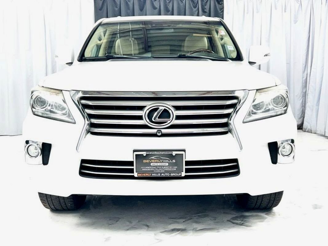 Used 2013 Lexus LX 570 4WD w/ Luxury Pkg image 2