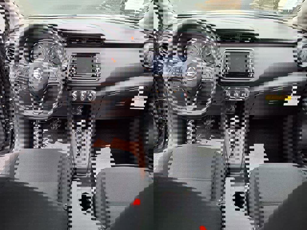 New 2025 Nissan Kicks Play S image 7