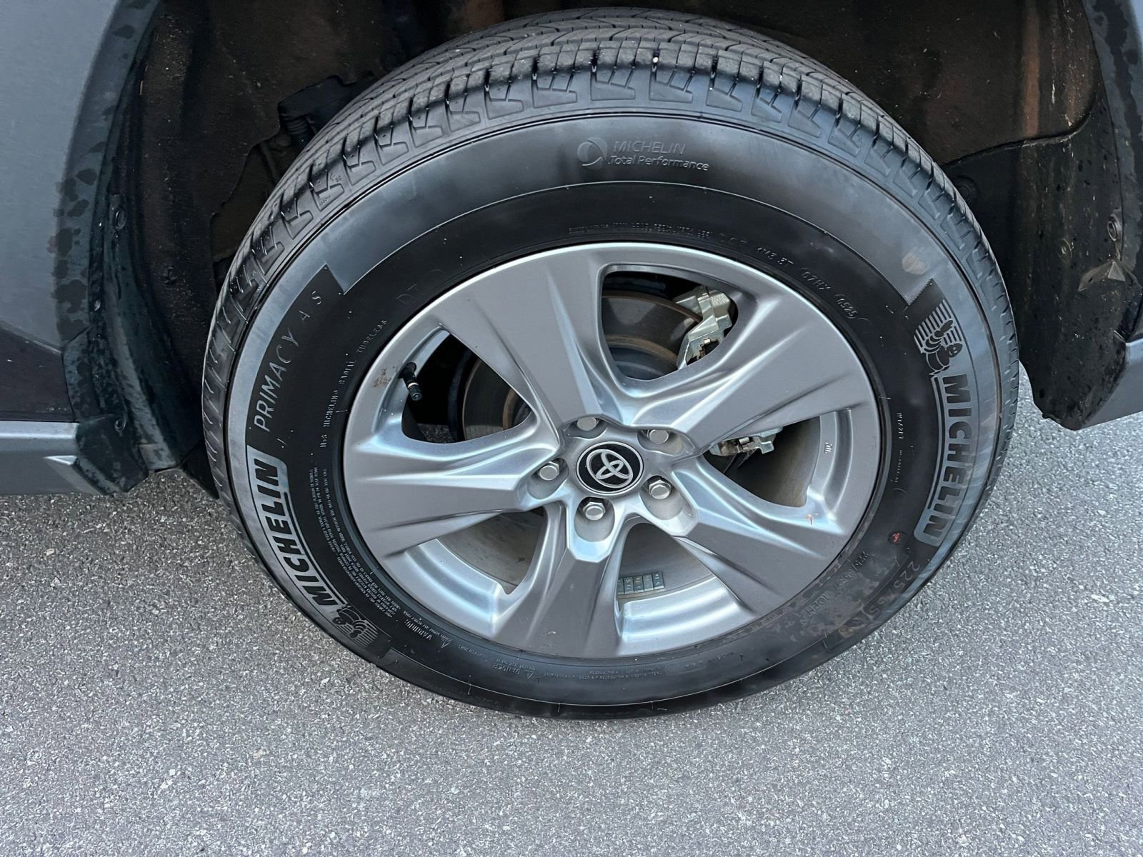 Used 2025 Toyota RAV4 LE image 29