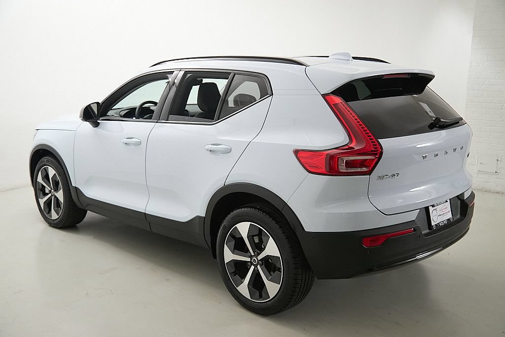 Certified 2026 Volvo XC40 B5 Plus AWD/4WD image 7