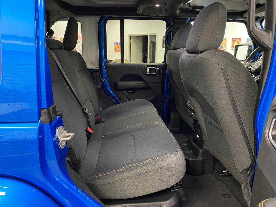 Used 2024 Jeep Wrangler Sahara image 15